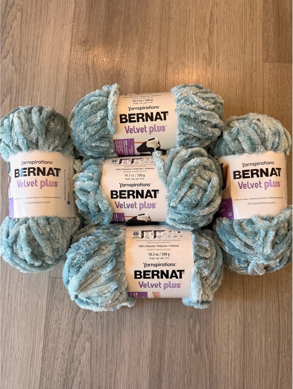 Bernat Velvet Plus Super Bulky Yarn 100% Polyester 10.5 oz 78 yds Lot of 5